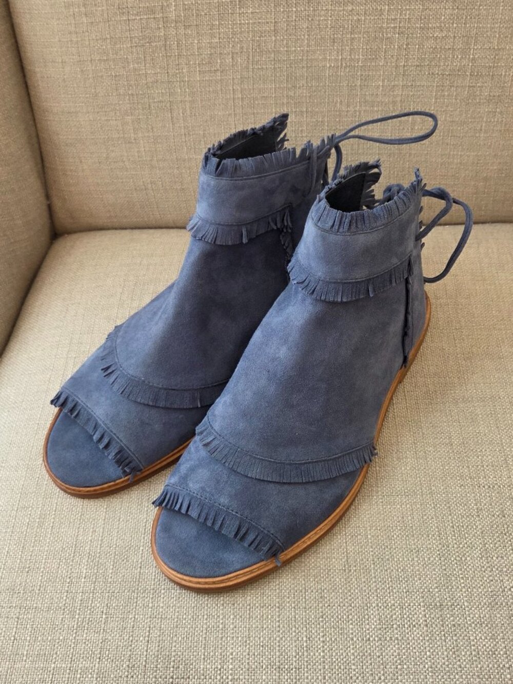 Silent D Neesham Open Toe Boho Sandal Flats Size EU 40 Anthro Suede Fringe Blue